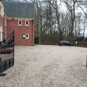 Automatische sierpoort, fabrikant W. van der Zwart sierhekwerken